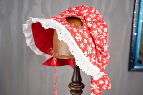 Blizzard Berry Charm - Prairie Hat for Mini Horse